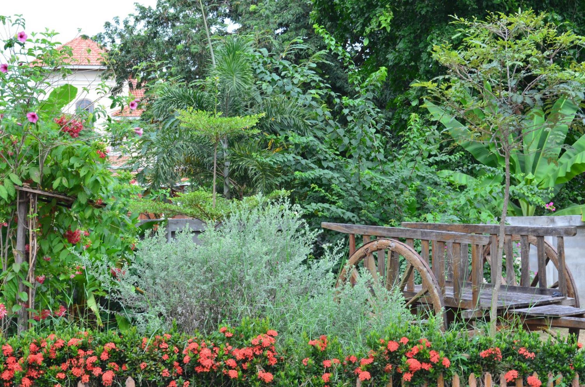 Home Stay Stc Bed And Breakfast Удон-Тхани Экстерьер фото