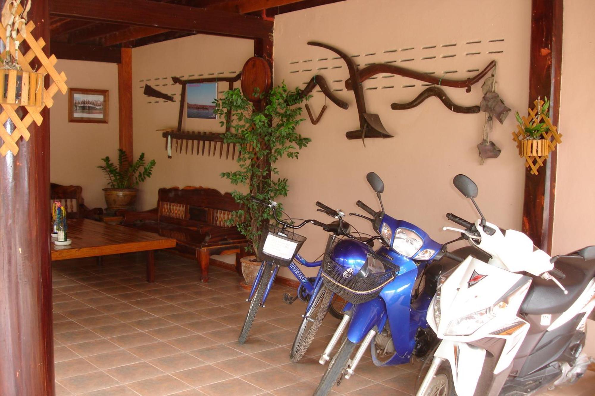 Home Stay Stc Bed And Breakfast Удон-Тхани Экстерьер фото